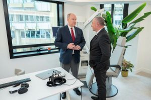 entrevue-dans-le-bureau-du-dr-lavagna-avec-le-prince-albert-2